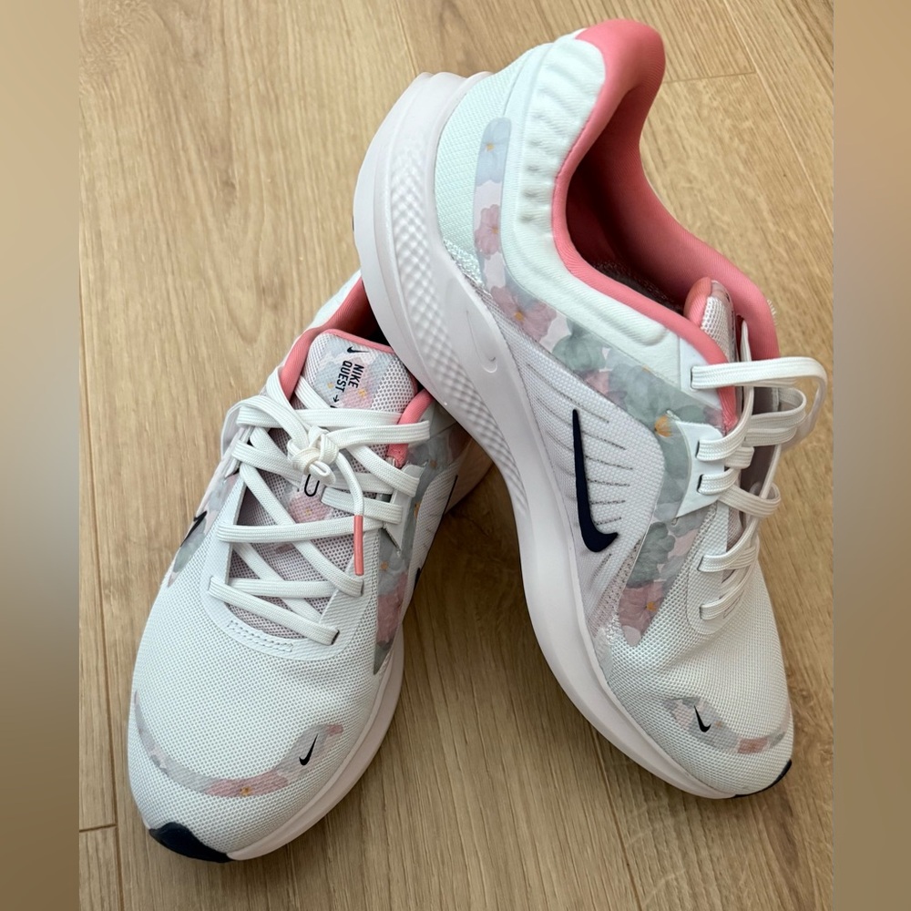 Nike running shoes sz 8